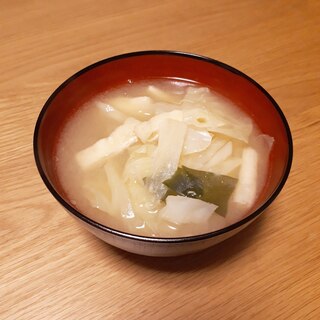 具沢山☆キャベツと油揚げ、わかめの味噌汁